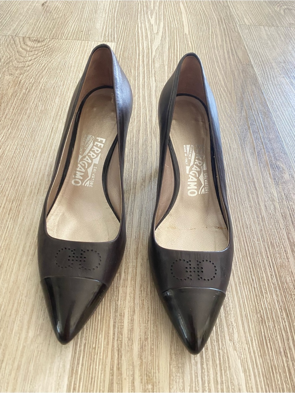 Salvatore Ferragamo Women's Pointed Toe Brown Leather Pumps
